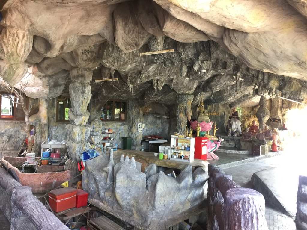 Wat Tam Khao Dtao