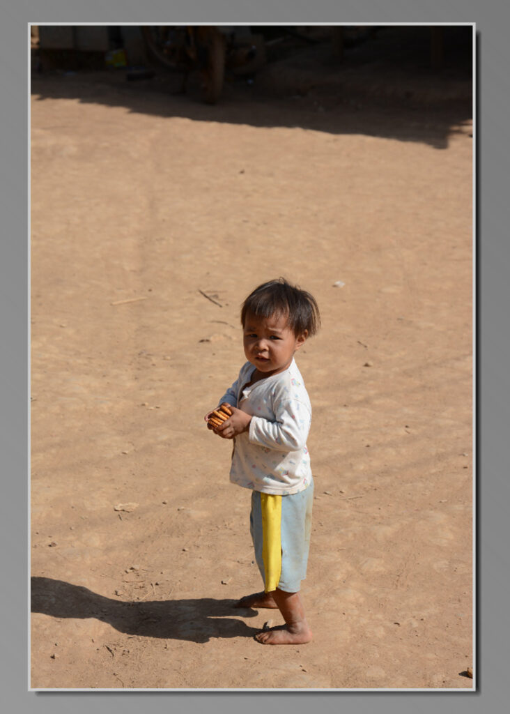 Dorfbesuch mit Keksen und Medikamenten